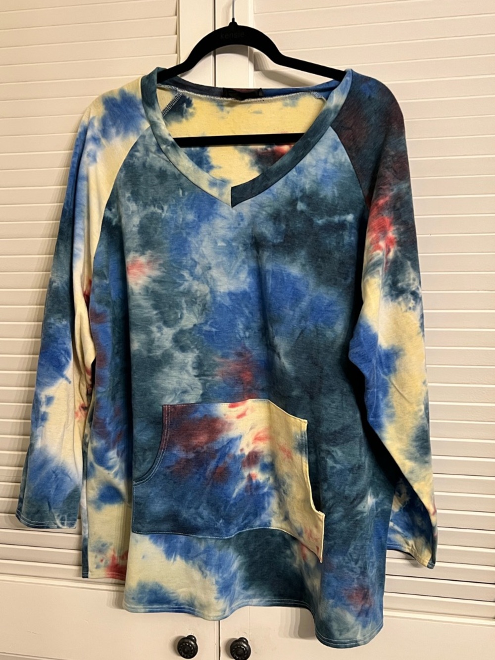 Blue Tie-Dye V-Neck Pullover with Front Pocket